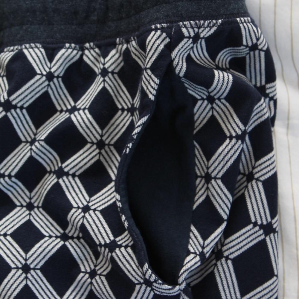 Cozy Short Geometric Pattern - Picture 2 of 7